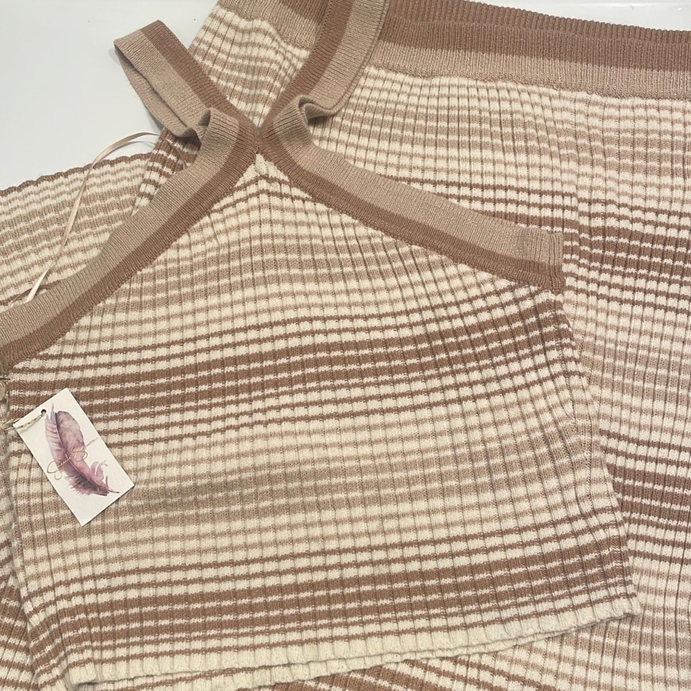 Jessica Simpson 2 peice knit sweater set. With skirt and cropped tank.